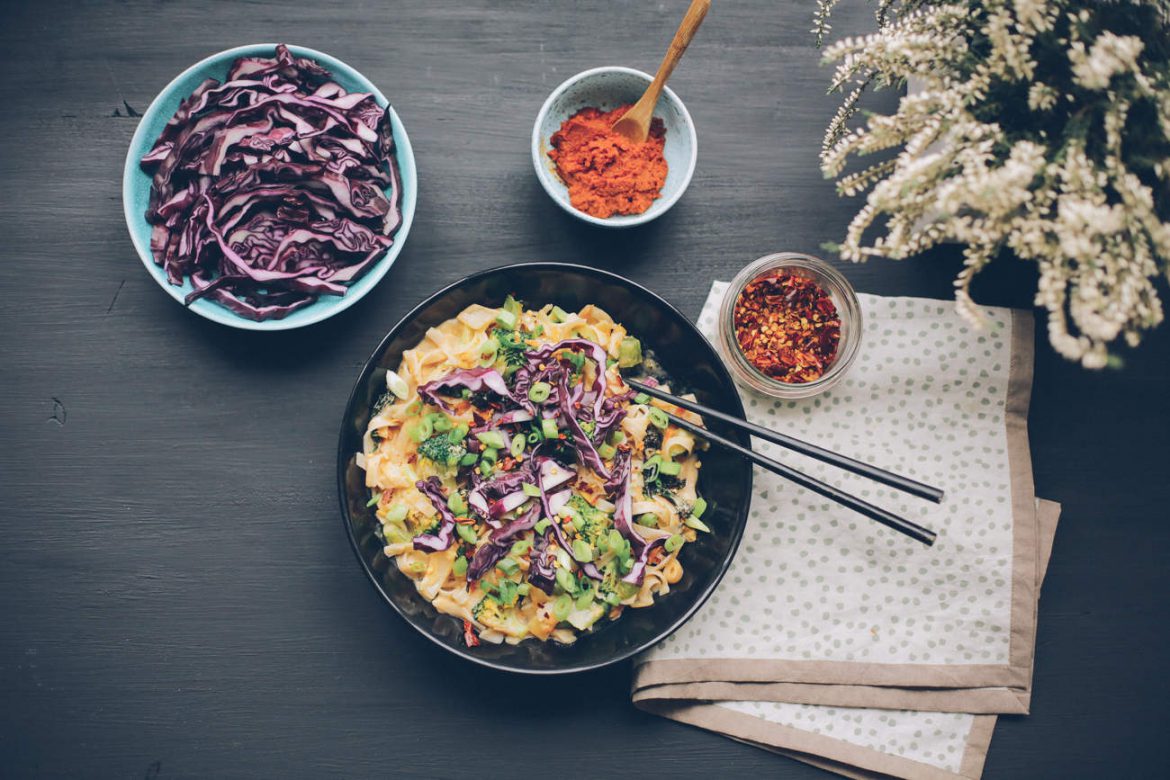 weeknight-food-our-favourite-thai-curry-noodle-bowl-kinlake