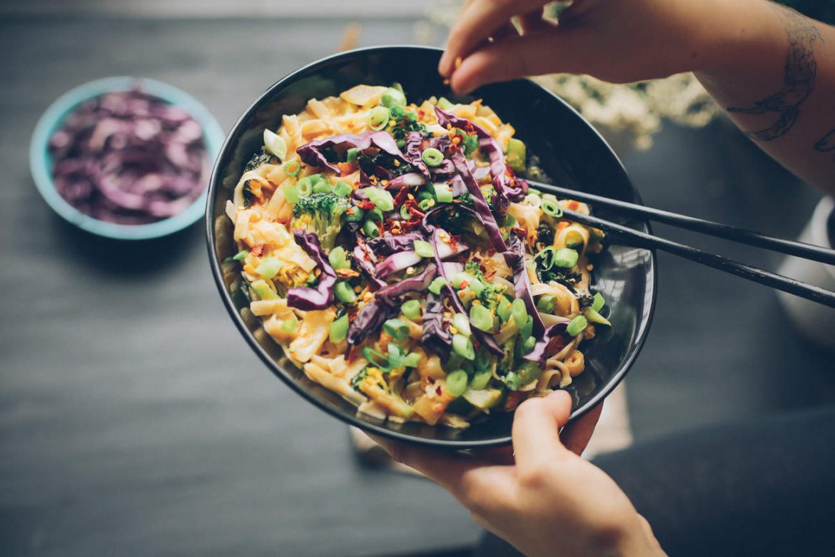 weeknight-food-our-favourite-thai-curry-noodle-bowl-kinlake